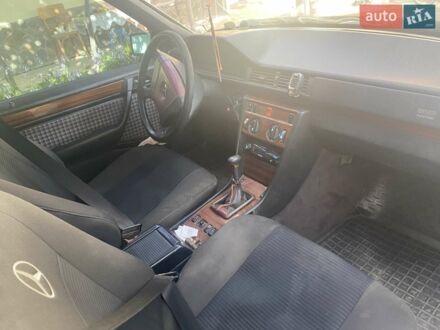 Синий Мерседес Е-Класс, объемом двигателя 2.5 л и пробегом 415 тыс. км за 2000 $, фото 1 на Automoto.ua