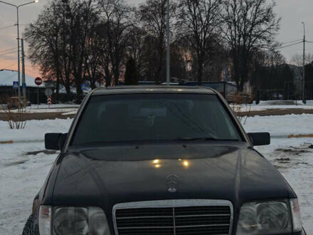 Мерседес Е-Класс 1994 в Буче на Automoto.ua Синий Мерседес Е-Класс, объемом двигателя 2.2 л и пробегом 304 тыс. км за 2600 $, фото 1 на Automoto.ua
