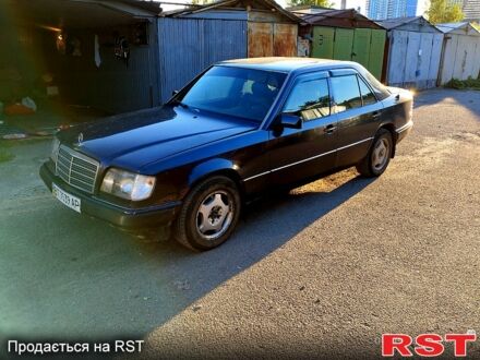 Мерседес Е-Клас 1995 у Києві на Automoto.ua Синій Мерседес Е-Клас, об'ємом двигуна 2.5 л та пробігом 460 тис. км за 2500 $, фото 1 на Automoto.ua
