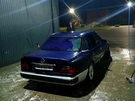 Синий Мерседес Е-Класс, объемом двигателя 2.8 л и пробегом 350 тыс. км за 2600 $, фото 1 на Automoto.ua