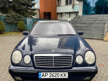 Синій Мерседес Е-Клас, об'ємом двигуна 2 л та пробігом 350 тис. км за 2400 $, фото 1 на Automoto.ua