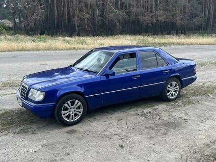 Мерседес Е-Класс 1995 в Полтаве на Automoto.ua Синий Мерседес Е-Класс, объемом двигателя 2.5 л и пробегом 385 тыс. км за 5000 $, фото 1 на Automoto.ua