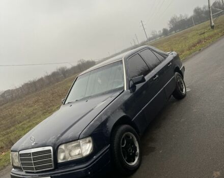 Синий Мерседес Е-Класс, объемом двигателя 3 л и пробегом 400 тыс. км за 2000 $, фото 1 на Automoto.ua