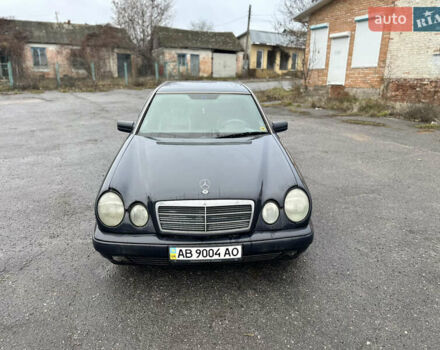 Синий Мерседес Е-Класс, объемом двигателя 2.3 л и пробегом 500 тыс. км за 2300 $, фото 1 на Automoto.ua