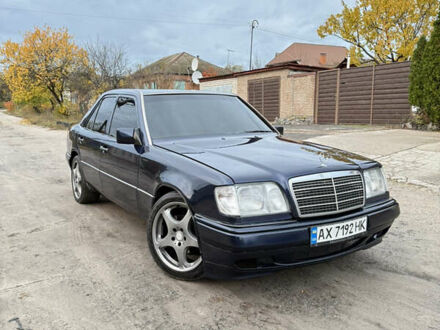 Синий Мерседес Е-Класс, объемом двигателя 3.2 л и пробегом 362 тыс. км за 4800 $, фото 1 на Automoto.ua