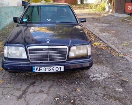 Мерседес Е-Класс 1995 в Днепре (Днепропетровске) на Automoto.ua Синий Мерседес Е-Класс, объемом двигателя 2 л и пробегом 260 тыс. км за 3500 $, фото 1 на Automoto.ua