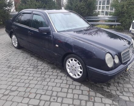 Синий Мерседес Е-Класс, объемом двигателя 2.3 л и пробегом 300 тыс. км за 2400 $, фото 1 на Automoto.ua