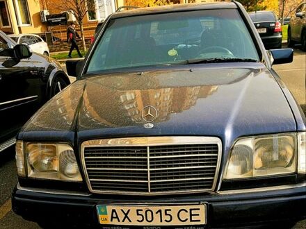 Синий Мерседес Е-Класс, объемом двигателя 3 л и пробегом 0 тыс. км за 5000 $, фото 1 на Automoto.ua