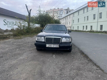 Синій Мерседес Е-Клас, об'ємом двигуна 2 л та пробігом 536 тис. км за 2950 $, фото 1 на Automoto.ua