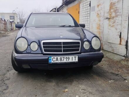 Мерседес Е-Класс 1996 в Черкассах на Automoto.ua Синий Мерседес Е-Класс, объемом двигателя 2.8 л и пробегом 249 тыс. км за 2900 $, фото 1 на Automoto.ua