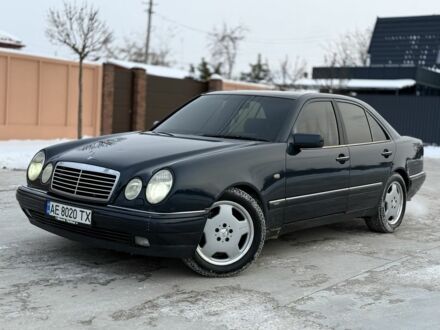 Синій Мерседес Е-Клас, об'ємом двигуна 2.8 л та пробігом 400 тис. км за 3200 $, фото 1 на Automoto.ua