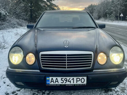 Синий Мерседес Е-Класс, объемом двигателя 2.3 л и пробегом 225 тыс. км за 3200 $, фото 1 на Automoto.ua