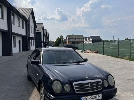 Синій Мерседес Е-Клас, об'ємом двигуна 2.2 л та пробігом 250 тис. км за 1850 $, фото 1 на Automoto.ua