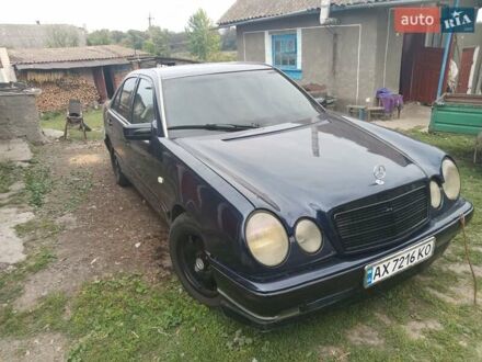 Мерседес Е-Класс 1996 в Хмельницком на Automoto.ua Синий Мерседес Е-Класс, объемом двигателя 2 л и пробегом 370 тыс. км за 2000 $, фото 1 на Automoto.ua