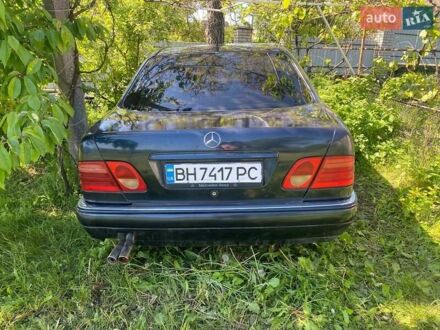 Мерседес Е-Класс 1996 в Чечельнике на Automoto.ua Синий Мерседес Е-Класс, объемом двигателя 4.2 л и пробегом 420 тыс. км за 3200 $, фото 1 на Automoto.ua