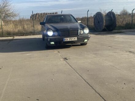 Синий Мерседес Е-Класс, объемом двигателя 2 л и пробегом 250 тыс. км за 2100 $, фото 1 на Automoto.ua