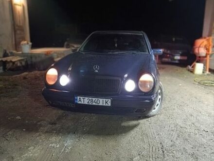 Синій Мерседес Е-Клас, об'ємом двигуна 2 л та пробігом 300 тис. км за 2500 $, фото 1 на Automoto.ua