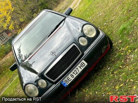 Синий Мерседес Е-Класс, объемом двигателя 3.2 л и пробегом 333 тыс. км за 4300 $, фото 1 на Automoto.ua