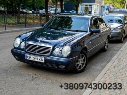 Синий Мерседес Е-Класс, объемом двигателя 2.2 л и пробегом 400 тыс. км за 3615 $, фото 1 на Automoto.ua