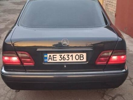 Мерседес Е-Класс 1996 в Кривом Роге на Automoto.ua Синий Мерседес Е-Класс, объемом двигателя 3 л и пробегом 270 тыс. км за 5500 $, фото 1 на Automoto.ua