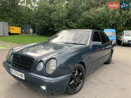 Мерседес Е-Класс 1996 в Сколе на Automoto.ua Синий Мерседес Е-Класс, объемом двигателя 2.16 л и пробегом 400 тыс. км за 2700 $, фото 1 на Automoto.ua