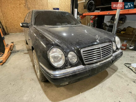 Синій Мерседес Е-Клас, об'ємом двигуна 3.2 л та пробігом 1 тис. км за 2500 $, фото 1 на Automoto.ua