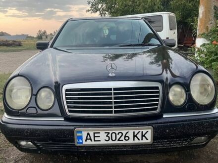 Синій Мерседес Е-Клас, об'ємом двигуна 2.9 л та пробігом 200 тис. км за 2800 $, фото 1 на Automoto.ua