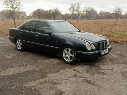 Синій Мерседес Е-Клас, об'ємом двигуна 3 л та пробігом 452 тис. км за 1950 $, фото 1 на Automoto.ua