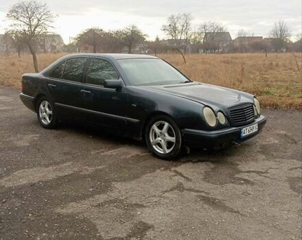 Синий Мерседес Е-Класс, объемом двигателя 3 л и пробегом 452 тыс. км за 1950 $, фото 1 на Automoto.ua