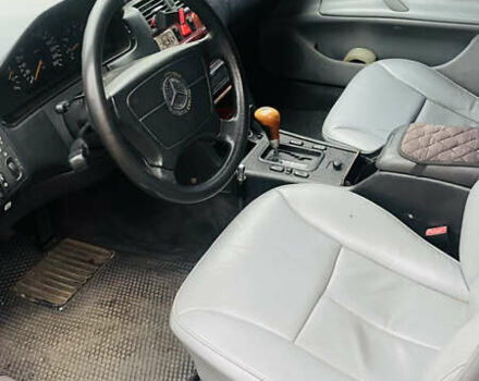 Синий Мерседес Е-Класс, объемом двигателя 2.8 л и пробегом 33 тыс. км за 1800 $, фото 1 на Automoto.ua