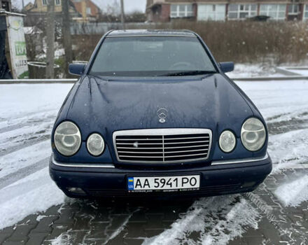 Синій Мерседес Е-Клас, об'ємом двигуна 2.3 л та пробігом 220 тис. км за 3350 $, фото 1 на Automoto.ua