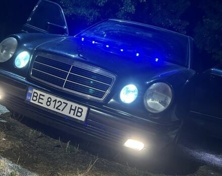 Синій Мерседес Е-Клас, об'ємом двигуна 3.2 л та пробігом 320 тис. км за 4500 $, фото 1 на Automoto.ua