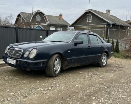 Синий Мерседес Е-Класс, объемом двигателя 2.9 л и пробегом 600 тыс. км за 1500 $, фото 1 на Automoto.ua