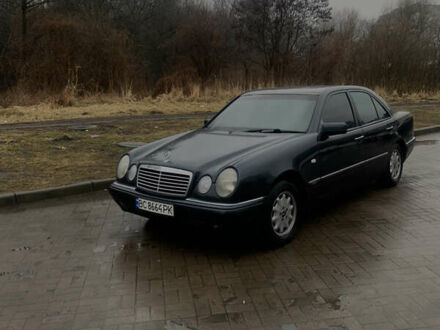 Мерседес Е-Класс 1997 в Львове на Automoto.ua Синий Мерседес Е-Класс, объемом двигателя 2.3 л и пробегом 421 тыс. км за 3499 $, фото 1 на Automoto.ua