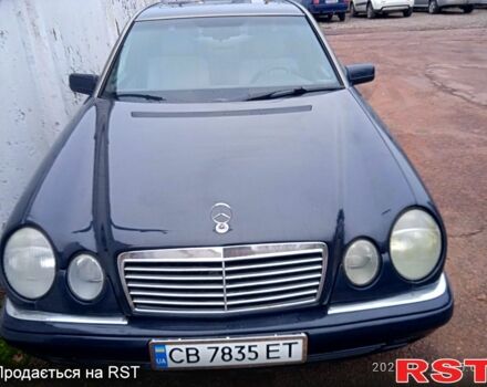 Синій Мерседес Е-Клас, об'ємом двигуна 2 л та пробігом 373 тис. км за 4500 $, фото 1 на Automoto.ua
