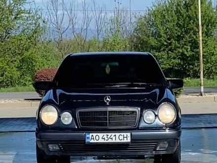 Мерседес Е-Класс 1997 в Мукачеве на Automoto.ua Синий Мерседес Е-Класс, объемом двигателя 2 л и пробегом 258 тыс. км за 3400 $, фото 1 на Automoto.ua