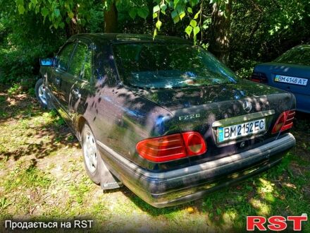 Синій Мерседес Е-Клас, об'ємом двигуна 2.2 л та пробігом 450 тис. км за 3500 $, фото 1 на Automoto.ua