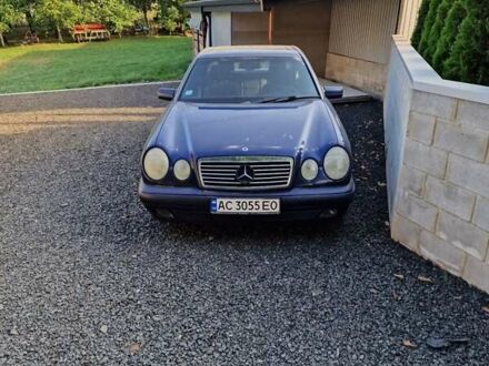 Синій Мерседес Е-Клас, об'ємом двигуна 2.9 л та пробігом 350 тис. км за 3500 $, фото 1 на Automoto.ua