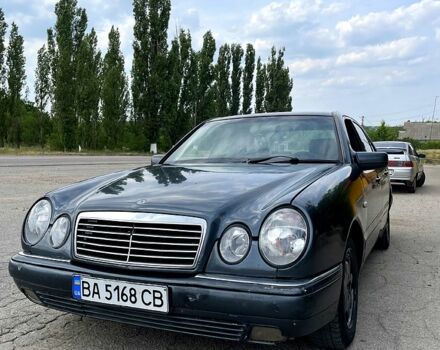 Синий Мерседес Е-Класс, объемом двигателя 2 л и пробегом 0 тыс. км за 1900 $, фото 1 на Automoto.ua