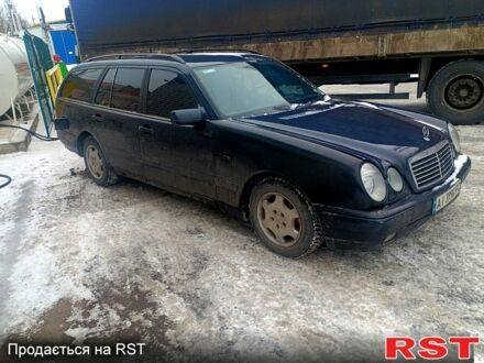 Синий Мерседес Е-Класс, объемом двигателя 2 л и пробегом 356 тыс. км за 3000 $, фото 1 на Automoto.ua