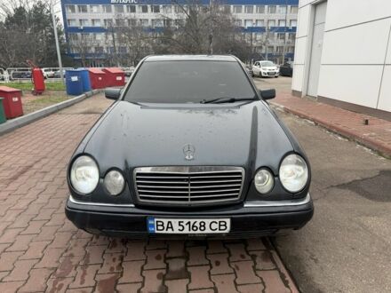 Синий Мерседес Е-Класс, объемом двигателя 2 л и пробегом 406 тыс. км за 2400 $, фото 1 на Automoto.ua