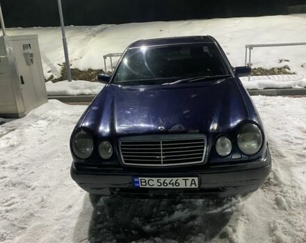 Синий Мерседес Е-Класс, объемом двигателя 2.8 л и пробегом 350 тыс. км за 1750 $, фото 1 на Automoto.ua