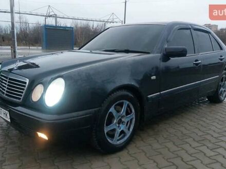 Синий Мерседес Е-Класс, объемом двигателя 2.8 л и пробегом 384 тыс. км за 1995 $, фото 1 на Automoto.ua