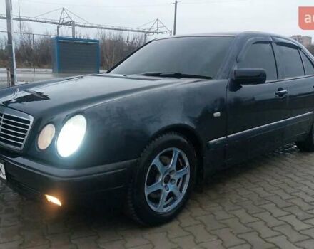 Синий Мерседес Е-Класс, объемом двигателя 2.8 л и пробегом 384 тыс. км за 1995 $, фото 1 на Automoto.ua