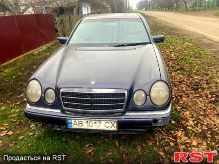Синій Мерседес Е-Клас, об'ємом двигуна 2.3 л та пробігом 350 тис. км за 1250 $, фото 1 на Automoto.ua