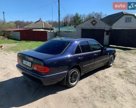 Синий Мерседес Е-Класс, объемом двигателя 2.4 л и пробегом 465 тыс. км за 3200 $, фото 1 на Automoto.ua