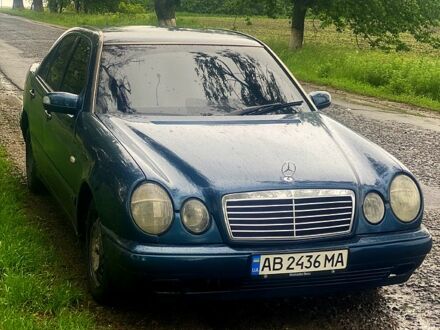 Мерседес Е-Класс 1997 в Крыжополе на Automoto.ua Синий Мерседес Е-Класс, объемом двигателя 2.3 л и пробегом 500 тыс. км за 4200 $, фото 1 на Automoto.ua