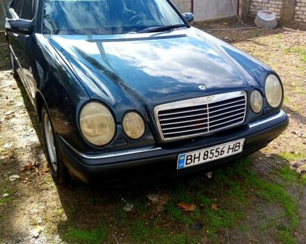 Синій Мерседес Е-Клас, об'ємом двигуна 3.2 л та пробігом 0 тис. км за 2300 $, фото 1 на Automoto.ua