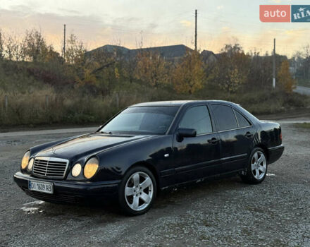 Мерседес Е-Класс 1998 в Черновцах на Automoto.ua Синий Мерседес Е-Класс, объемом двигателя 2 л и пробегом 300 тыс. км за 2750 $, фото 1 на Automoto.ua
