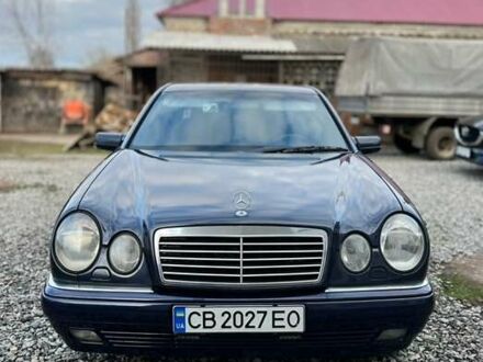 Мерседес Е-Класс 1998 в Нежине на Automoto.ua Синий Мерседес Е-Класс, объемом двигателя 2.4 л и пробегом 500 тыс. км за 4100 $, фото 1 на Automoto.ua